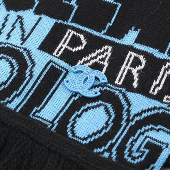 CHANEL Black Scarf - Picture 6 of 7